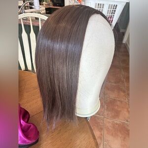 Chelsey smith cosmetics vee free part lacefront wig good used condition brunette